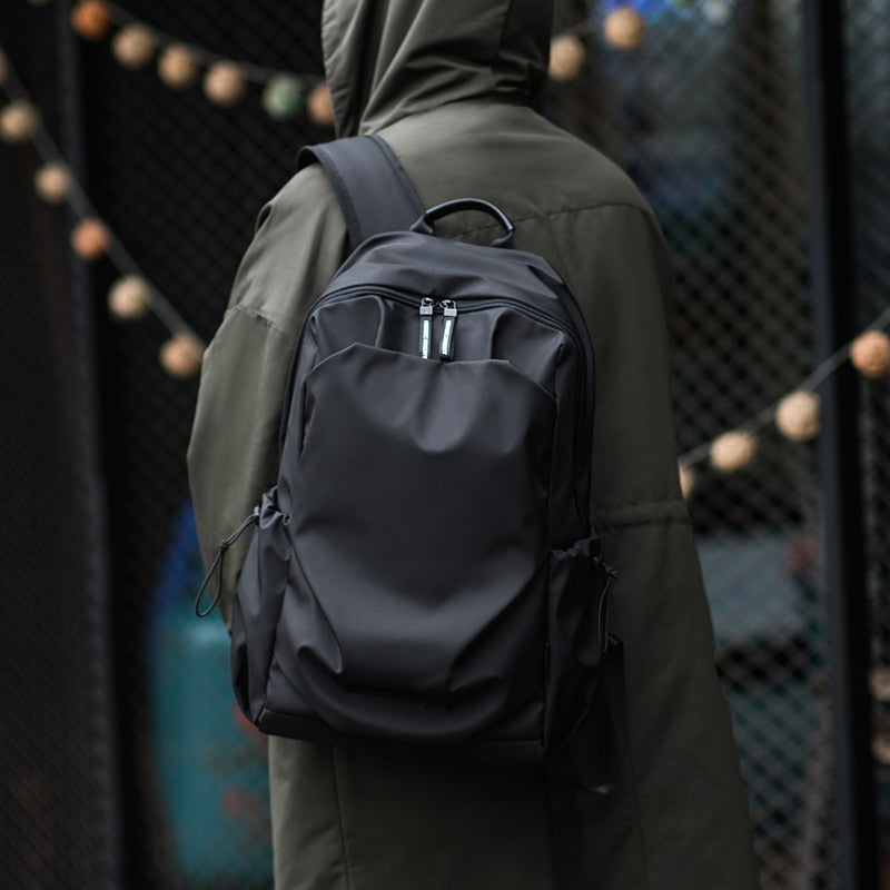 Einfacher multifunktionaler Rucksack